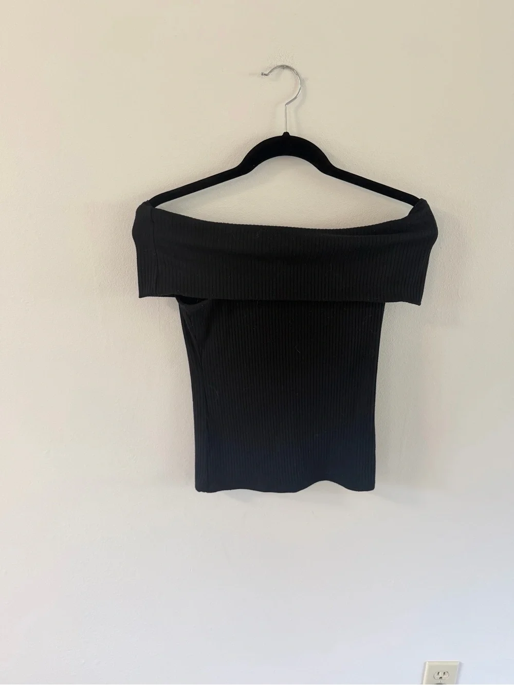 a new day Off-Shoulder Ribbed Black Top
